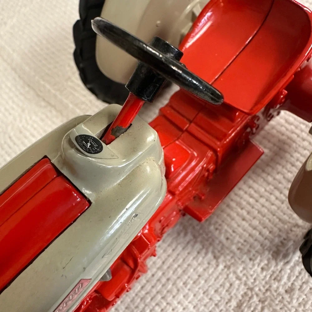 VTG Ertl Ford 901 Select O Speed Tractor Diecast 1/16 Scale Red Farm Toy